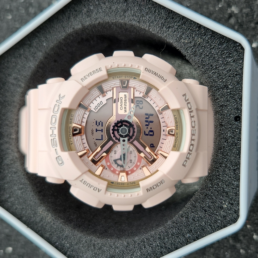 Received as a gift. Never worn.